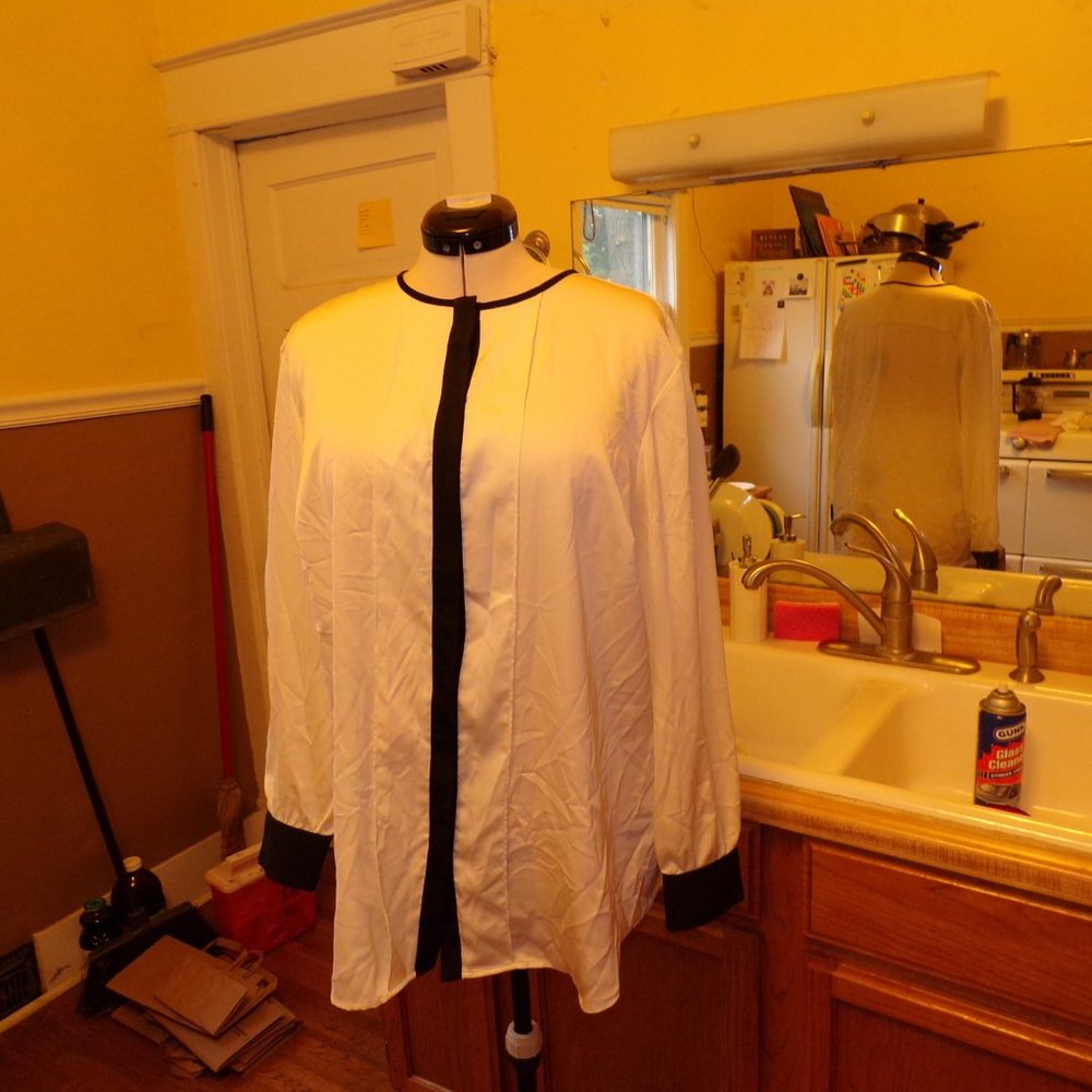 Ralph Lauren 1X cream and black button-down blouse